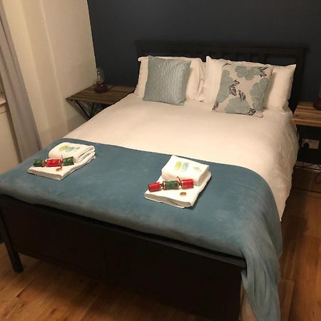 Pass The Keys Cozy Two Bed Flat Near Glasgow Airport & Paisley Exterior photo