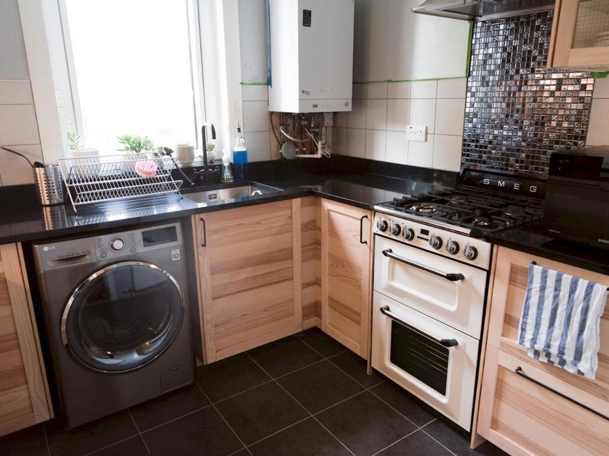 Pass The Keys Cozy Two Bed Flat Near Glasgow Airport & Paisley Exterior photo