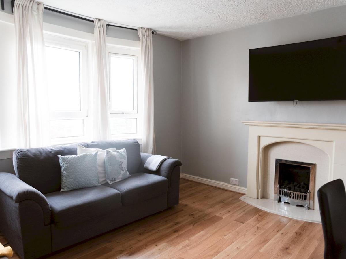 Pass The Keys Cozy Two Bed Flat Near Glasgow Airport & Paisley Exterior photo