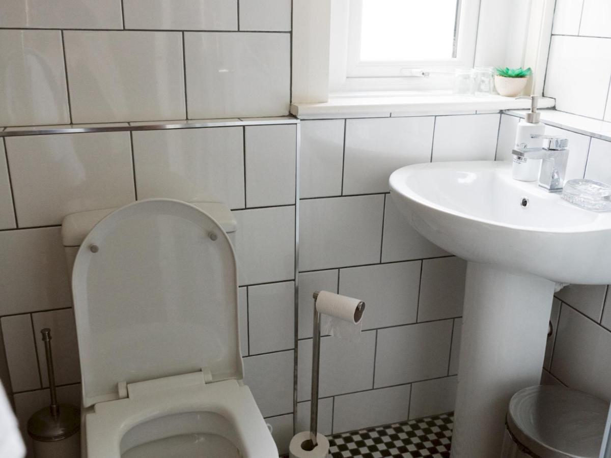 Pass The Keys Cozy Two Bed Flat Near Glasgow Airport & Paisley Exterior photo