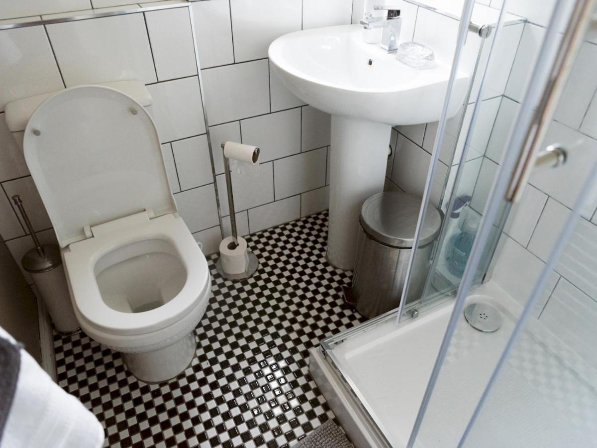 Pass The Keys Cozy Two Bed Flat Near Glasgow Airport & Paisley Exterior photo