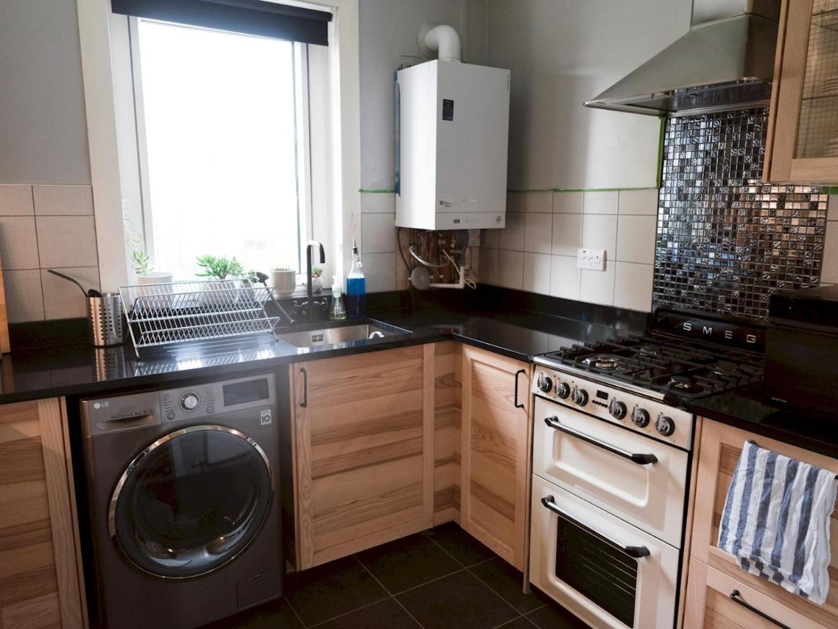 Pass The Keys Cozy Two Bed Flat Near Glasgow Airport & Paisley Exterior photo